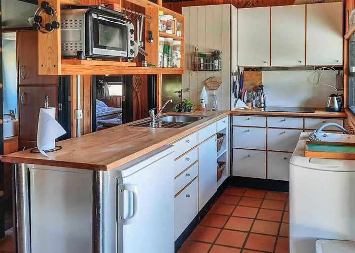 Stunning In With Kitchen